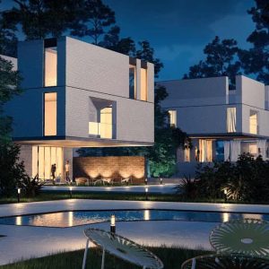 Software: Casas modernas à noite com grandes janelas iluminadas, exibindo um design requintado criado usando V-Ray 6.1 para SketchUp (Todas as versões) - Licença Vitalícia. Uma piscina serena reflete os edifícios, cercada por vegetação bem cuidada. O céu é de um azul profundo, sugerindo o crepúsculo ou o início da noite, oferecendo um cenário perfeito para aqueles que buscam entrega imediata em espaços de vida de luxo.