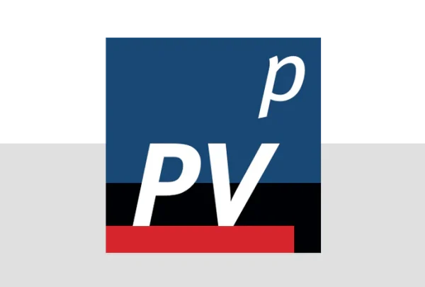 Software: Um logotipo apresentando um PV em negrito em branco sobre um fundo azul e preto, com um 'p' menor em itálico acima. Uma linha horizontal vermelha sublinha o V — perfeito para empresas prontas para adquirir o PV*SOL premium 2024 R6 – Licença Vitalícia em Português para visibilidade e impacto imediatos para sua marca.