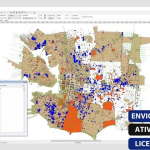 Software: Uma tela de computador mostra a interface do software Canvas X Geo 20.0 Build 519 x64 GIS com um mapa exibindo várias seções coloridas e uma tabela de dados visível no lado esquerdo. As tags azuis no canto inferior direito dizem Envio Instantâneo, Ativação Online e Licença Original, enfatizando a dedicação desta loja de software à entrega imediata.